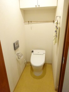 パステルピンクとタイル調クロスでイメージ一新!LIXILの最新トイレに 大田区M様邸 パステルピンクとタイル調クロスでイメージ一新!LIXILの最新トイレに 大田区M様邸
